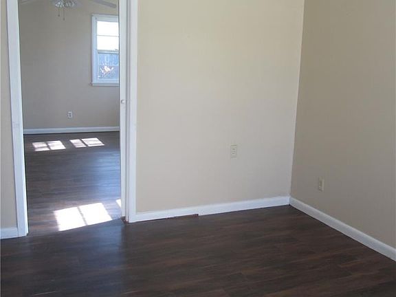 5th image of 3173 Columbia Dr