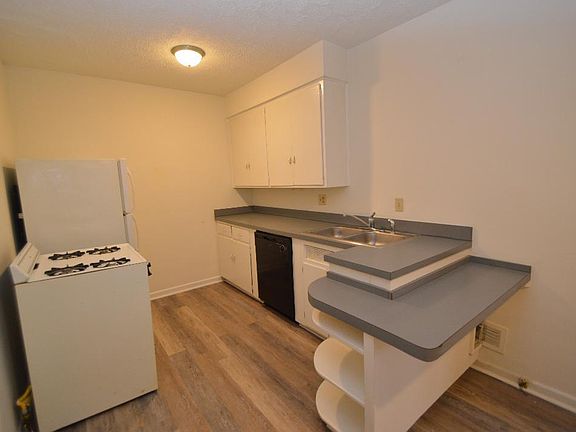 3rd image of 1011 King Ave APT B
