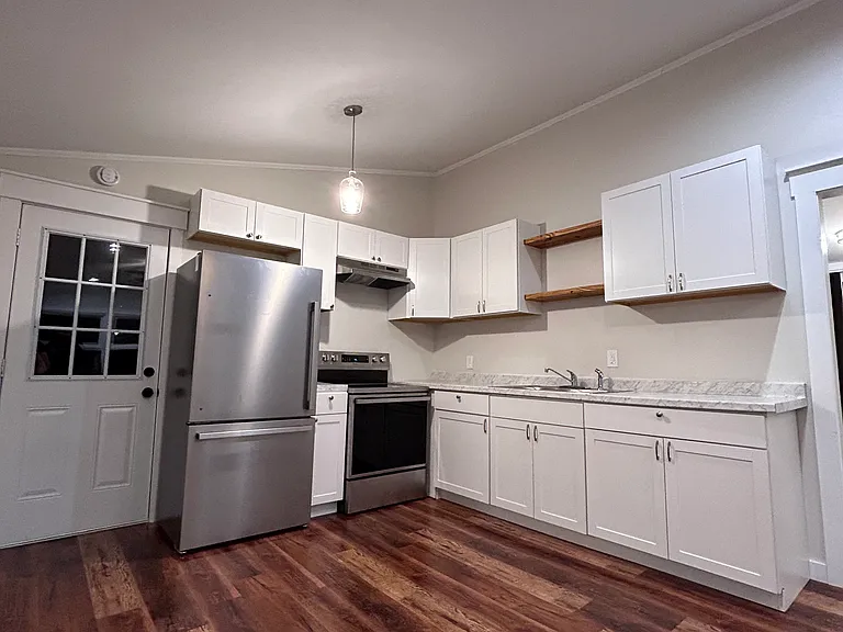 207 East Ave — Photo 2