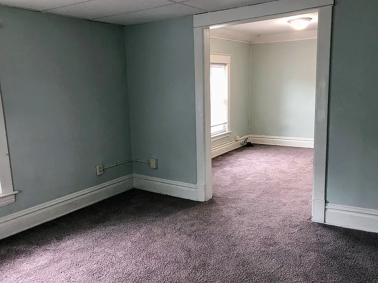 703 Spencer NE — Photo 10