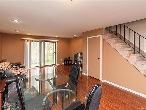 3rd image of 12 E Heritage Dr