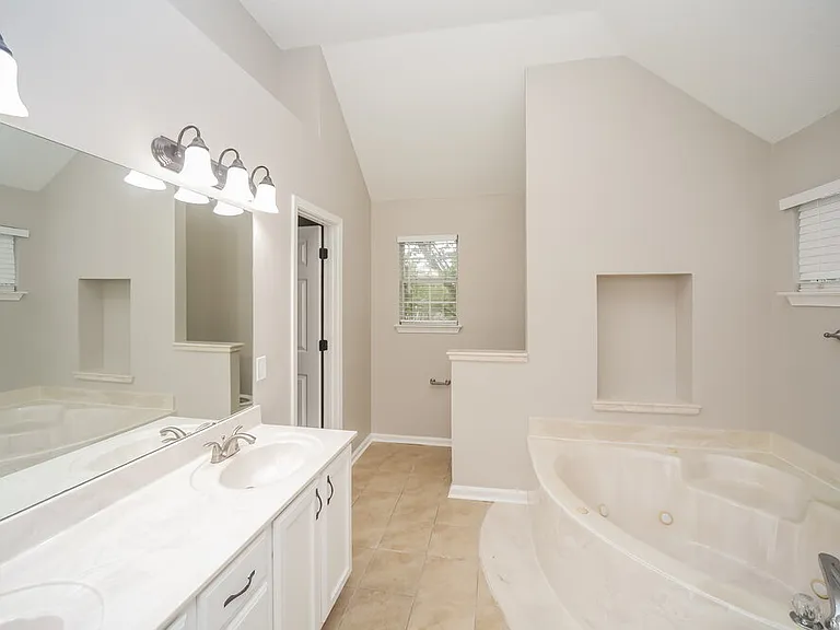 7228 Hunters Horn Dr — Photo 11