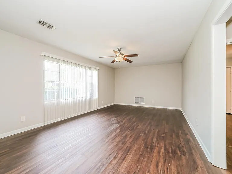 6104 Harlow Blvd — Photo 4