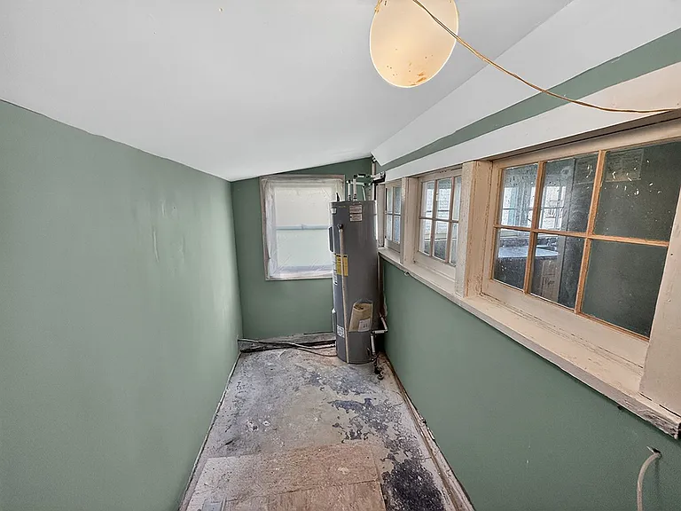 216 Rollins St — Photo 16