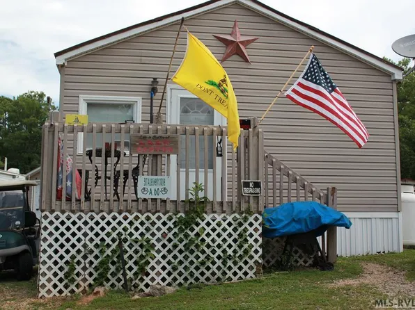307 Allegheny Dr, Bracey, VA 23919