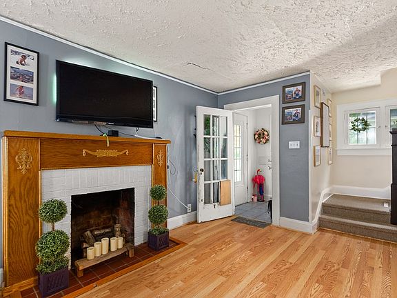 3rd image of 418 Marion Ave