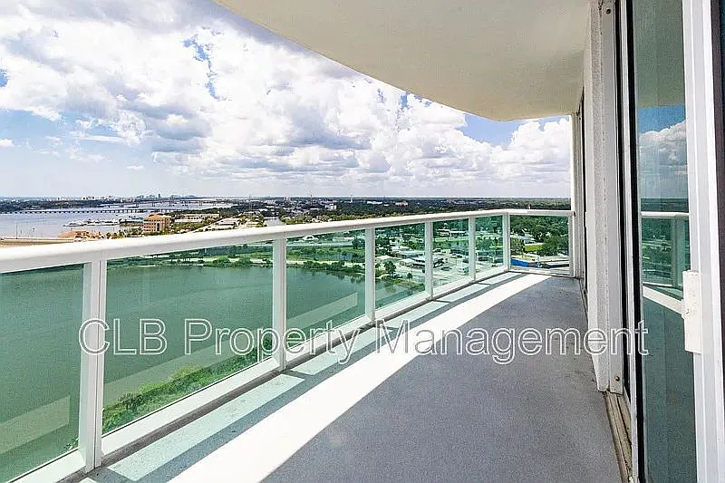 2 bed, 2.0 bath, 1843 sqft, $2,700 — Photo 4