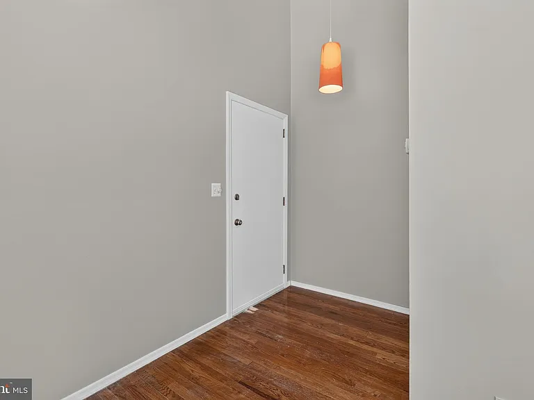 7027 Jefferson Ave — Photo 12