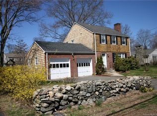 1084 Unquowa Rd, Fairfield, CT 06824