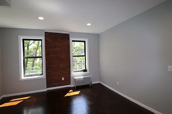 Rented by Bruma Realty LLC | media 9