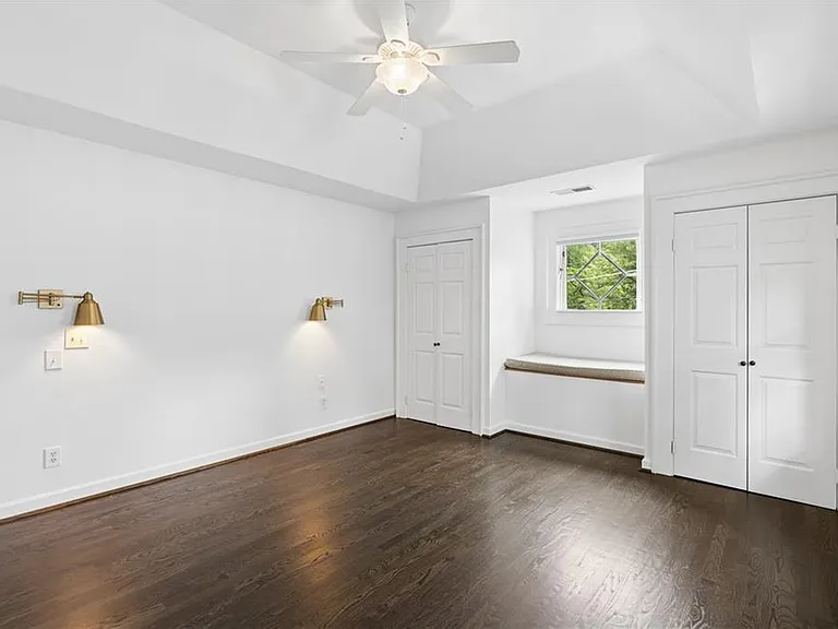 816 Virgil St NE — Photo 34