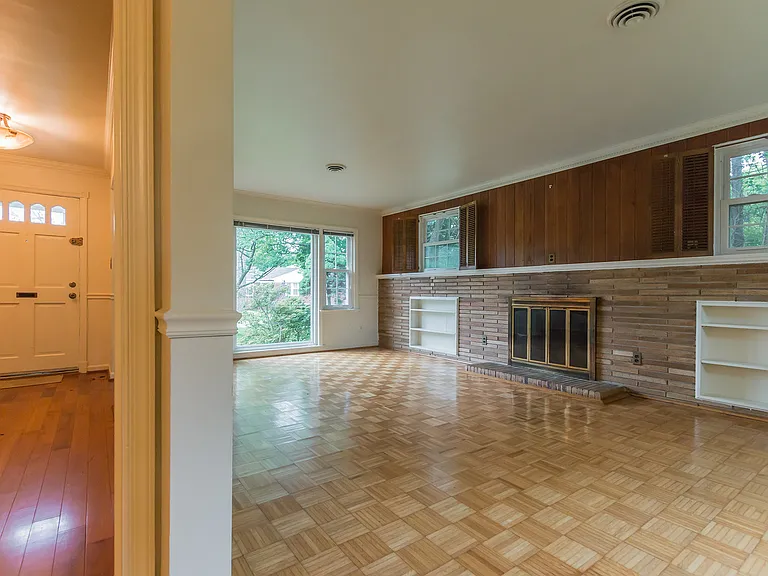 9702 Bellevue Dr — Photo 7