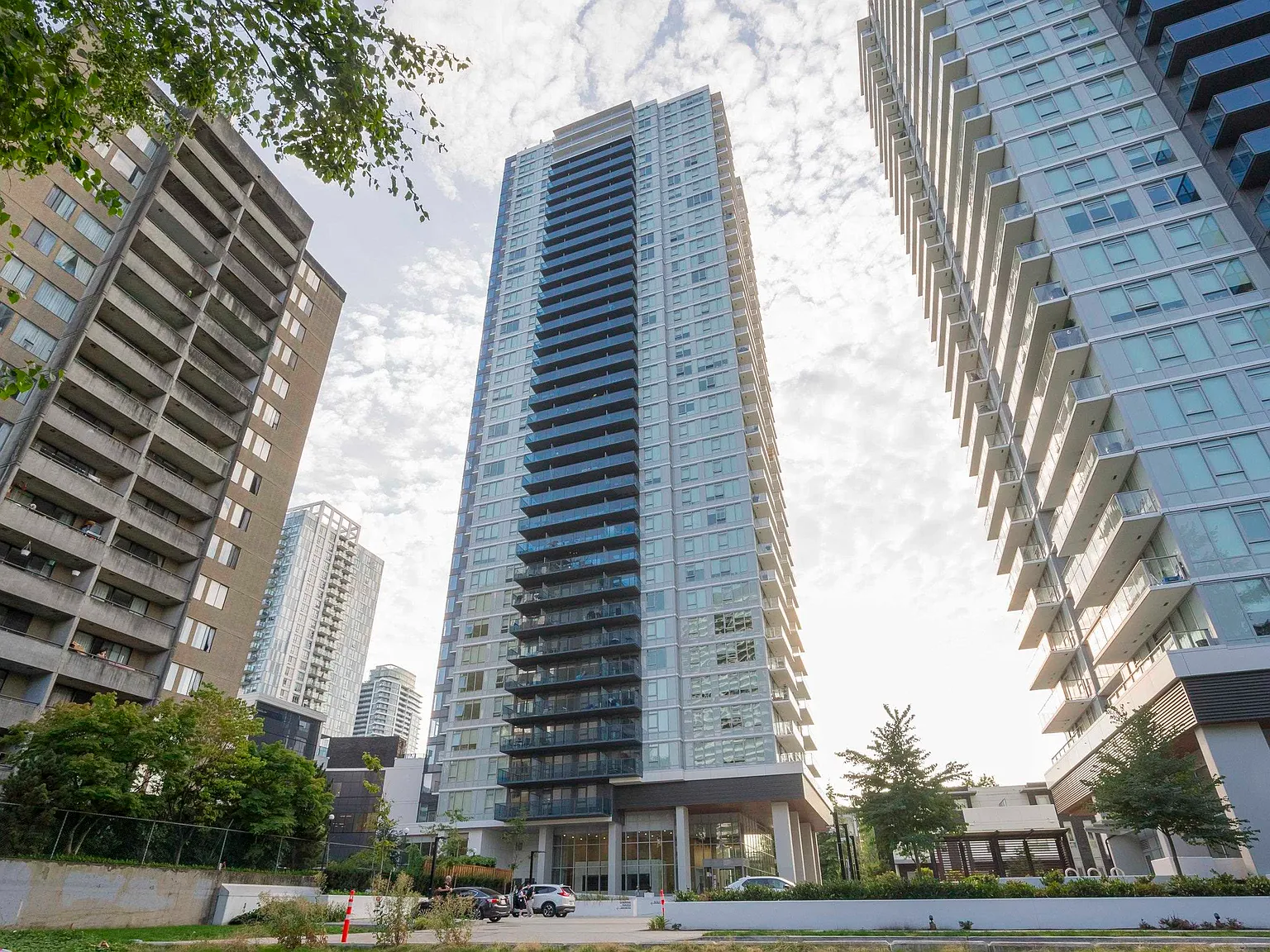 1 bed, 749 sqft, $2,400 — Photo 3