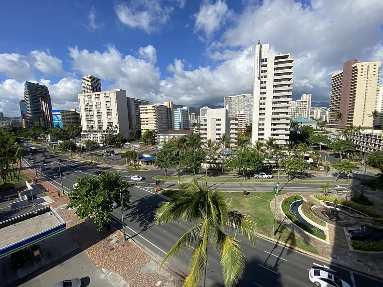 Kalakaua Ave — Photo 12