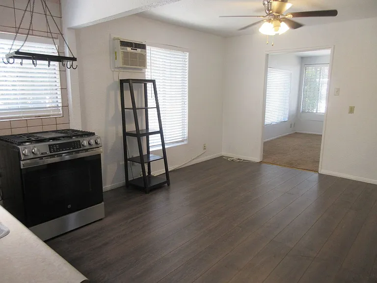 1116 N O'Melveny Ave — Photo 10