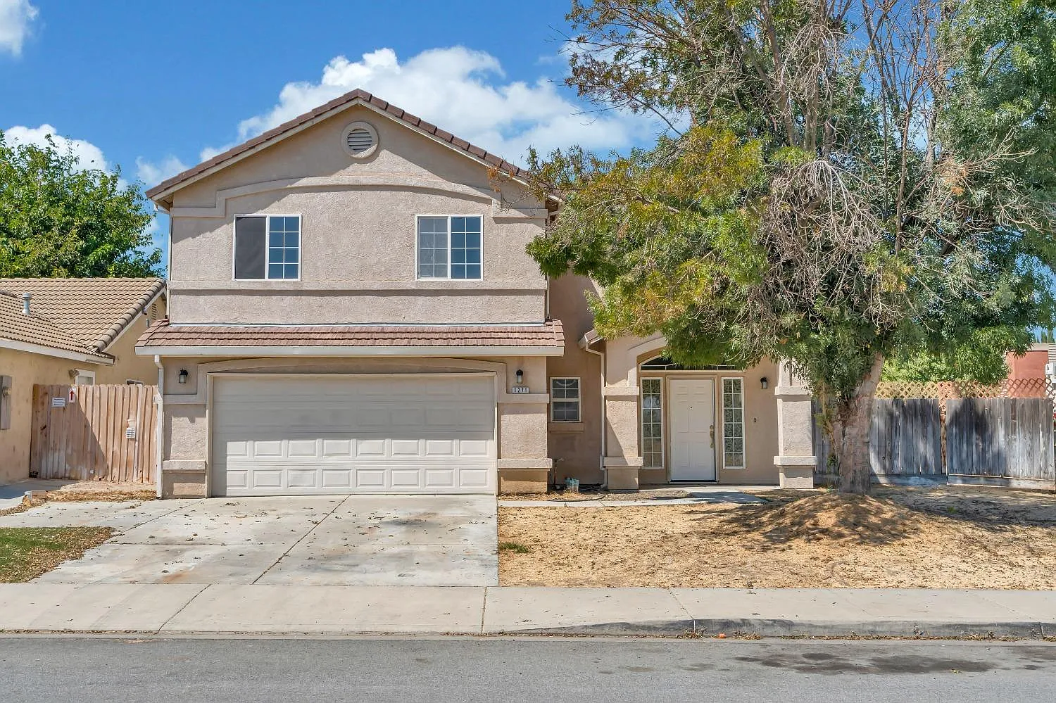 1271 Linden Ave photo 1