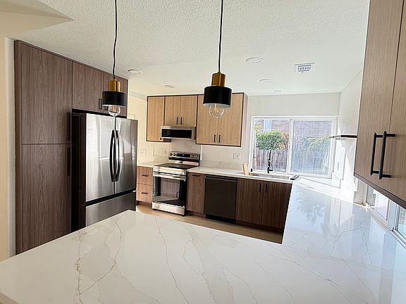 4th image of 647 Lanfair Ct