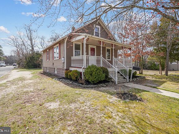 2nd image of 501 Maple St