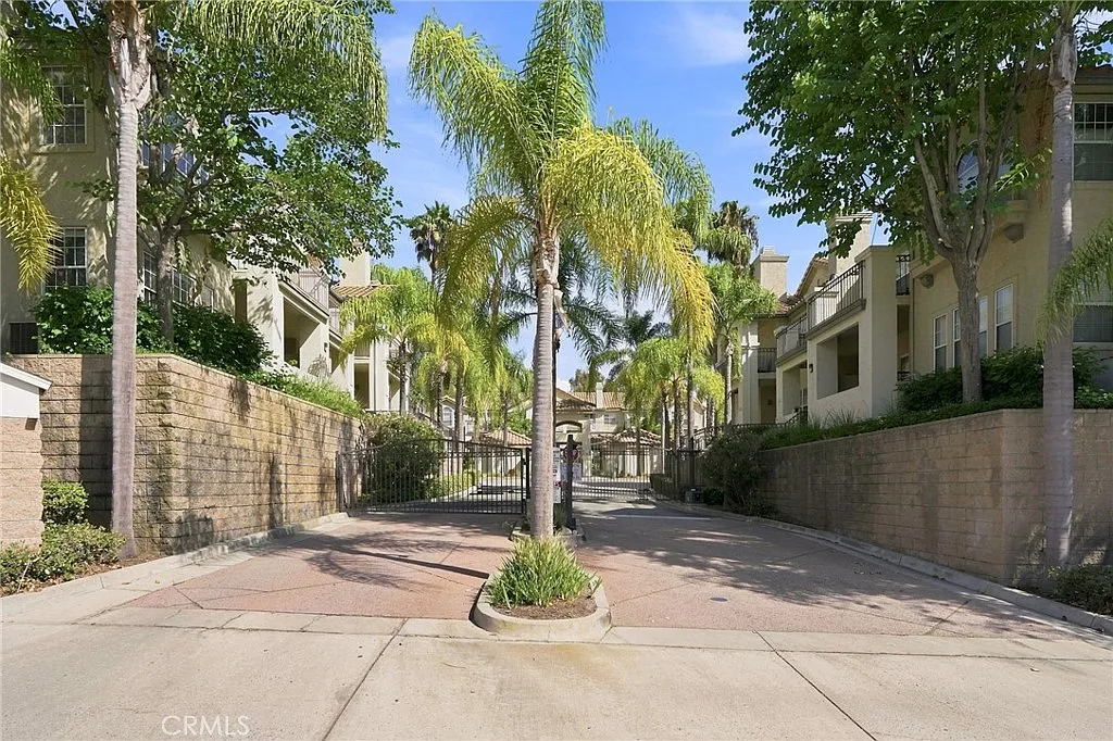 3 bed, 2.5 bath, 1753 sqft, $3,950 — Photo 1