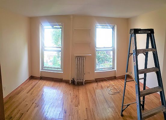 4th image of 71 Jefferson Ave #2