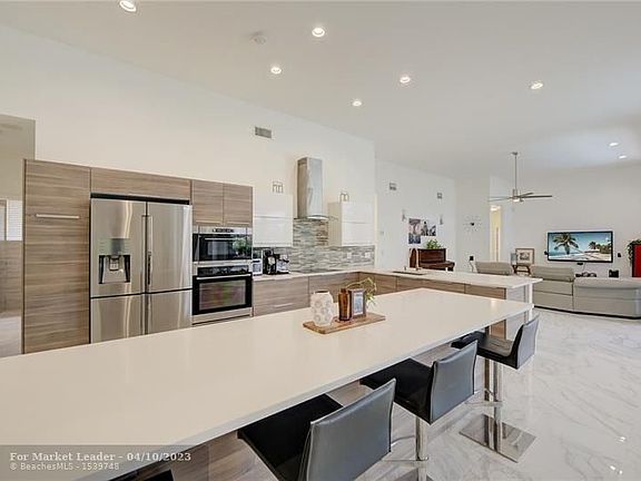 4th image of 3027 Lakewood Dr