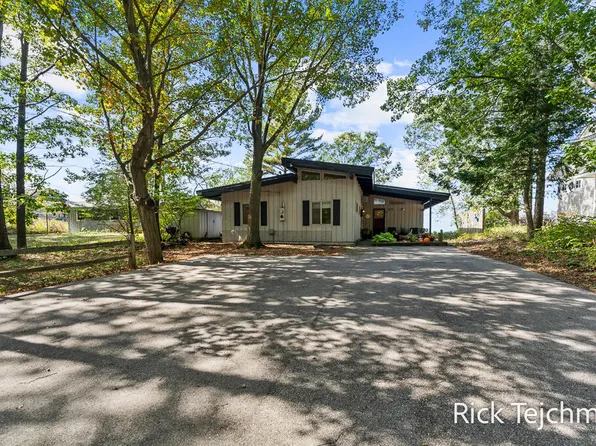 7645 Margaret Ave, West Olive, MI 49460