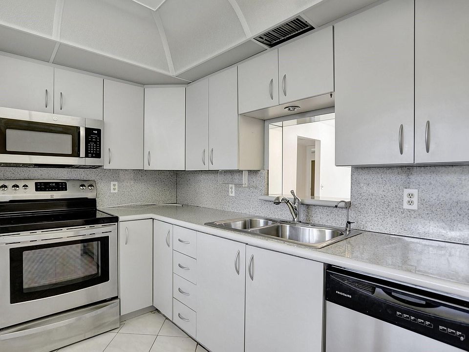 1st image of 2903 Victoria Circle #B1