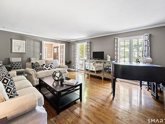 5th image of 570 Riverside Drive
