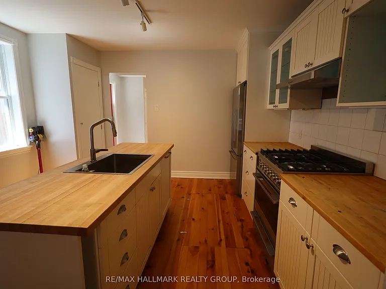 21 Electric St — Photo 5