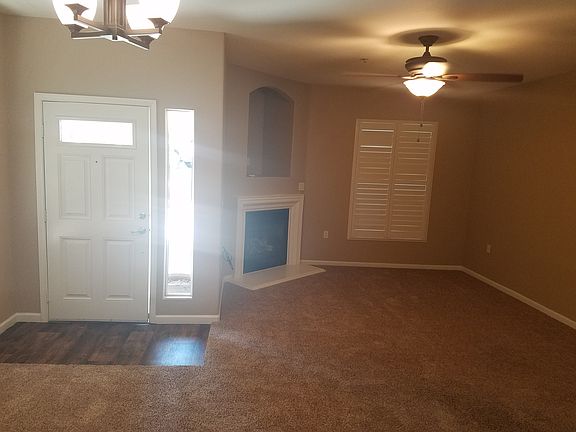 Entry/Living Room