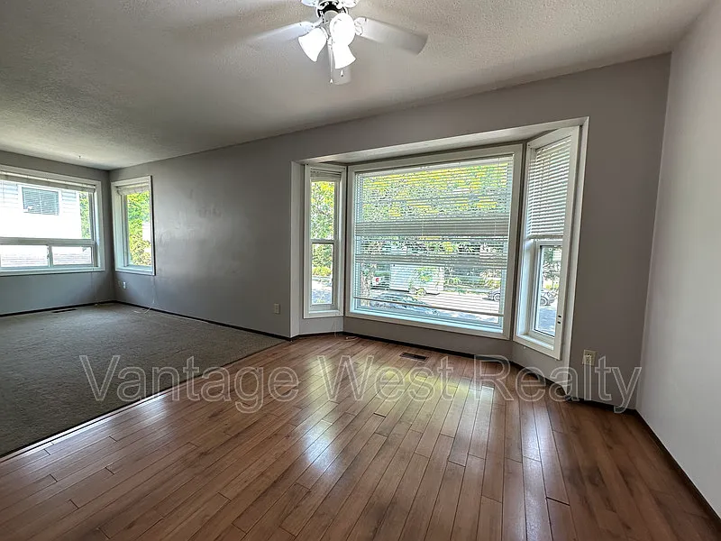 4 bed, 3.0 bath, 2702 sqft, $2,995 — Photo 2