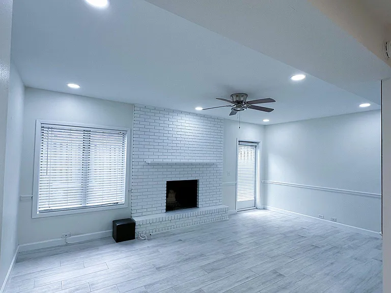 2530 W Maryland Ave #B — Photo 18