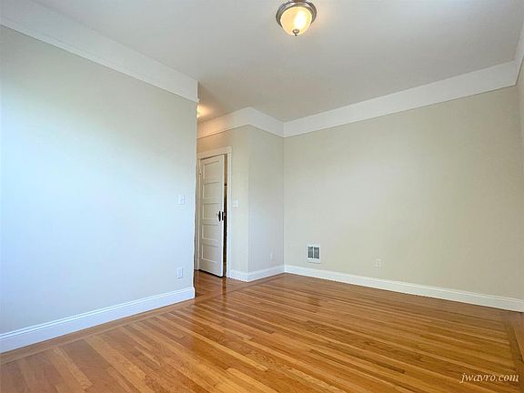 3rd image of 615 Cole St APT 7