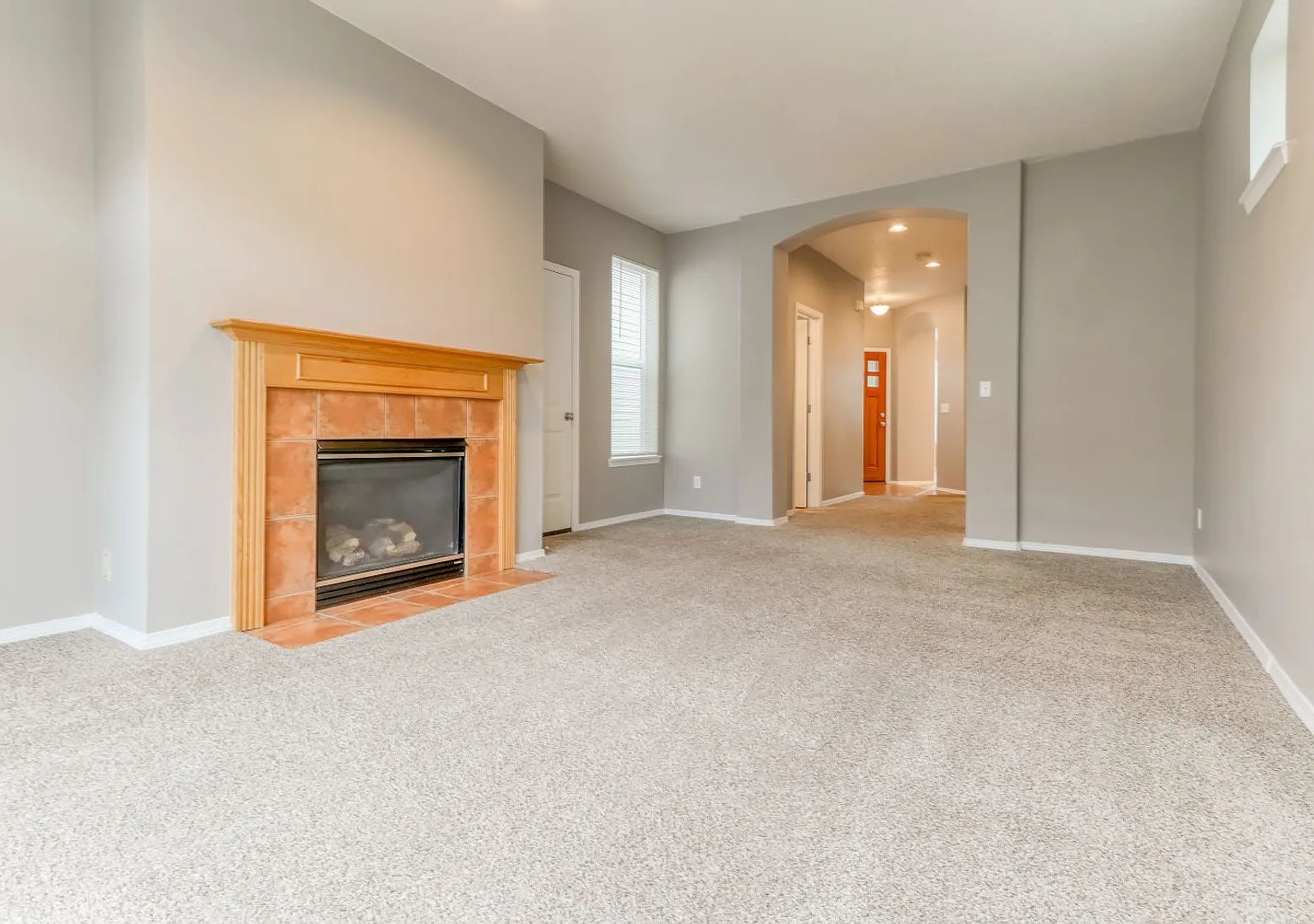 Beautiful 3 Bedroom Home in Beaverton with Fenced Patio, Attached Garage & Fireplace! — Photo 4