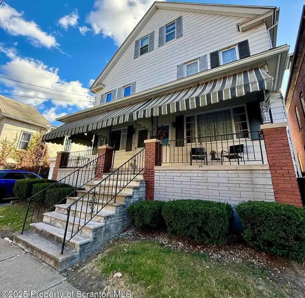 3 bed, 1.0 bath, 1250 sqft, $1,450 — Photo 1