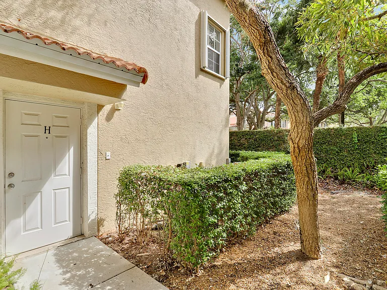 104 Lighthouse Cir #H-2 — Photo 2