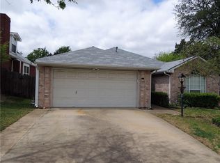 221 Juniper Ridge Ct, Desoto, TX 75115