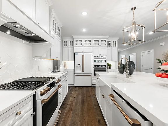 Kitchen with center island