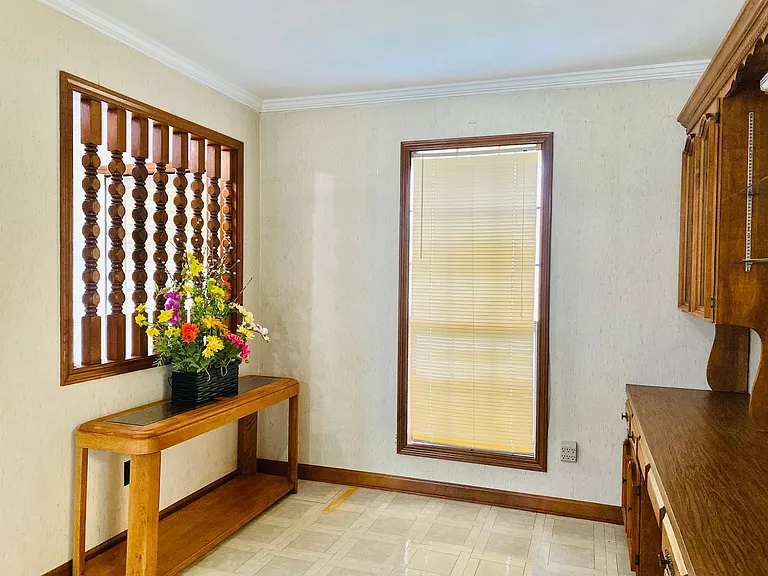 114 Saint Nicholas Dr — Photo 11