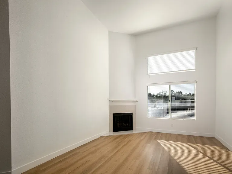 Warner Pointe — Photo 11