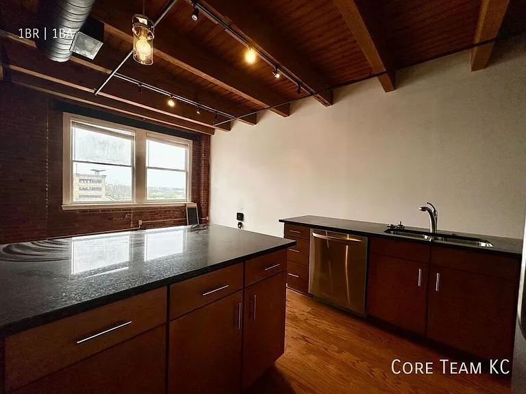 706 Broadway Blvd #409 — Photo 5