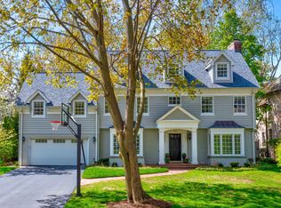 132 Tudor Pl, Kenilworth, IL