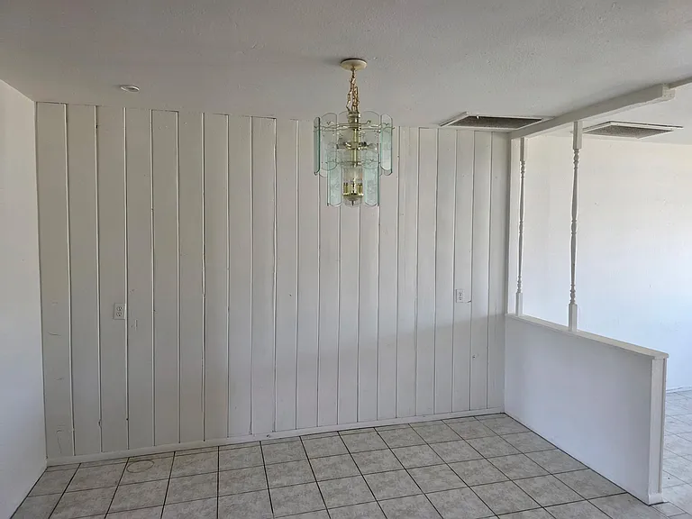 2512 N 47th Ln — Photo 6