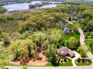 4520 Stillmeadow Dr, Howell, MI 48843