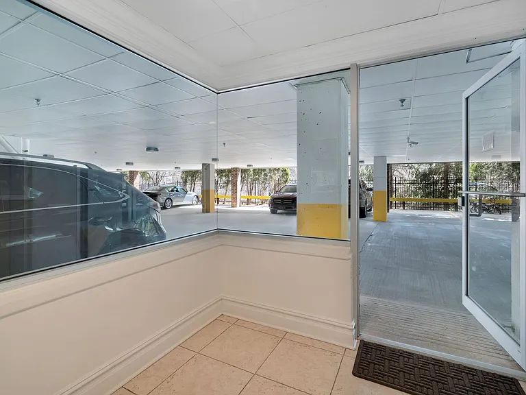 Scarsdale Commons — Photo 38
