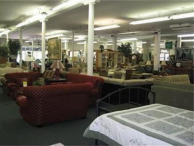 2nd image of 139 W Main St