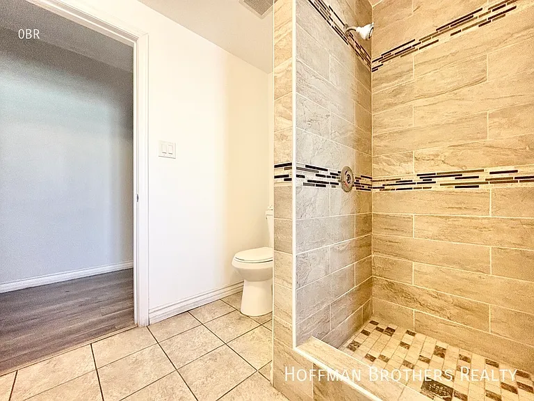 2422 Venice Blvd #5 — Photo 10