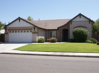 2858 Rall Ave, Clovis, CA 93611