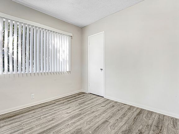 2nd image of 4077 McLaughlin Ave APT 5