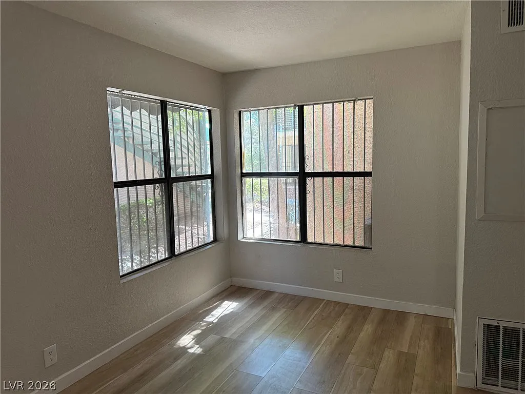 530 Elm Dr — Photo 1